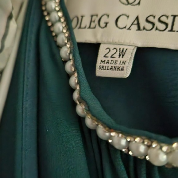 Oleg Cassini, dark green gown. - Picture 5 of 7